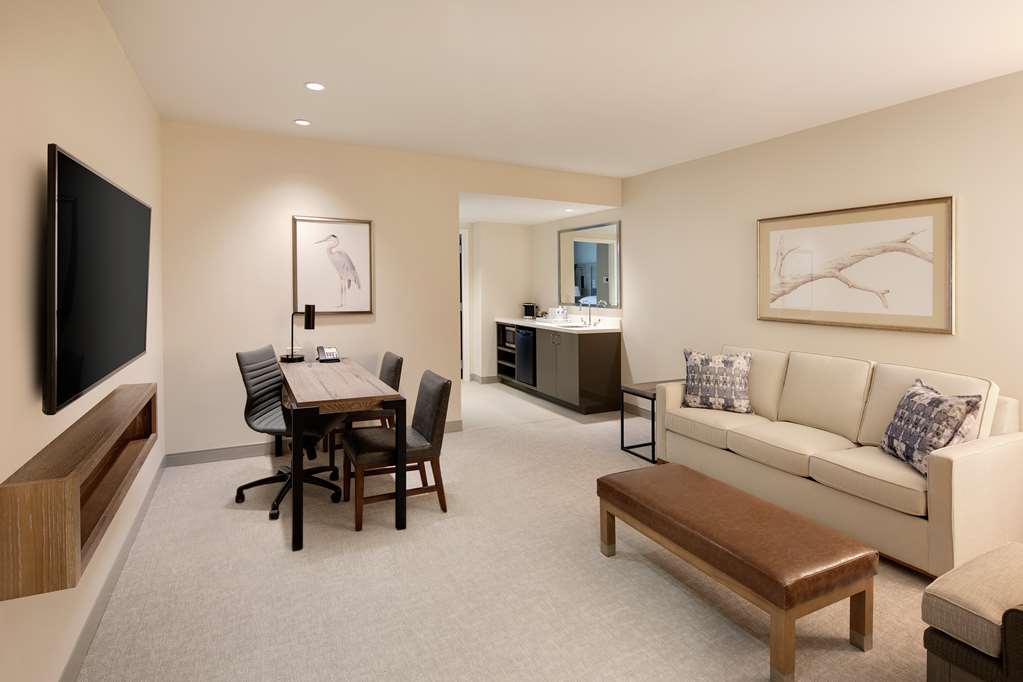 Hotel room photo 6