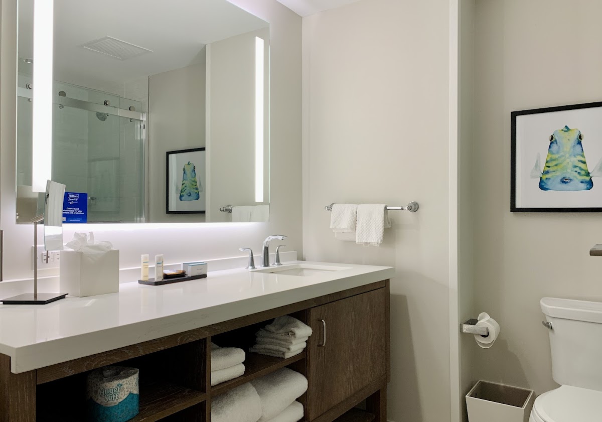 Hotel room photo 9