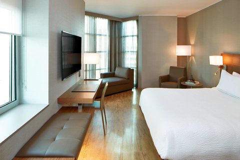 Hotel room photo 6