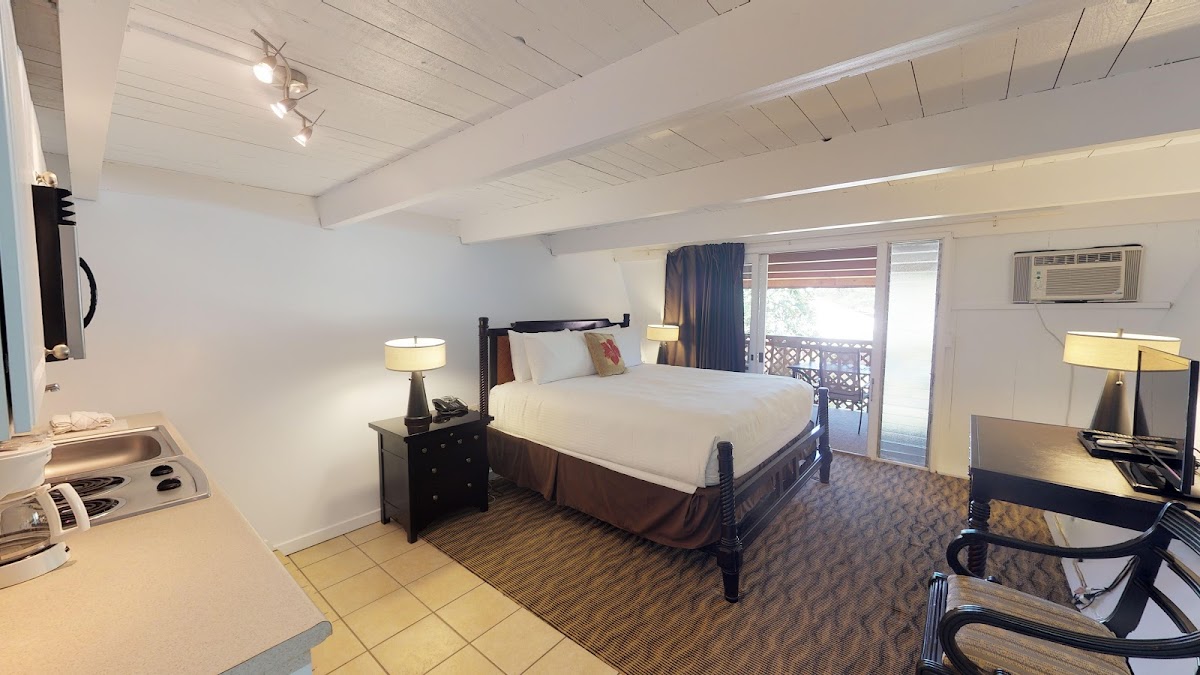 Hotel room photo 10