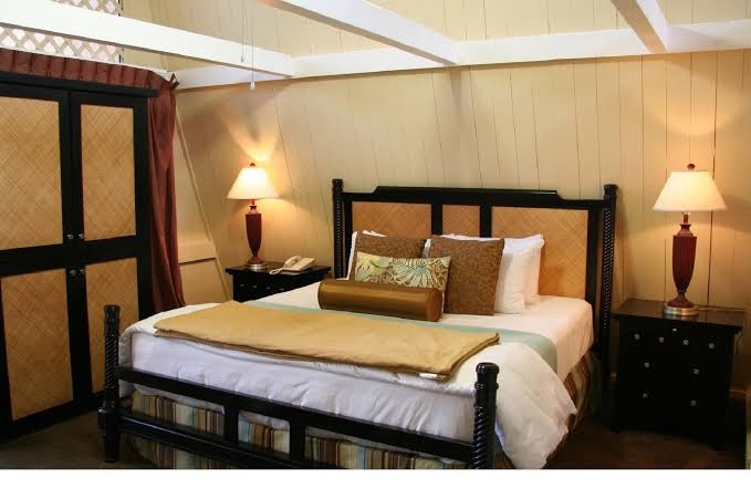 Hotel room photo 5