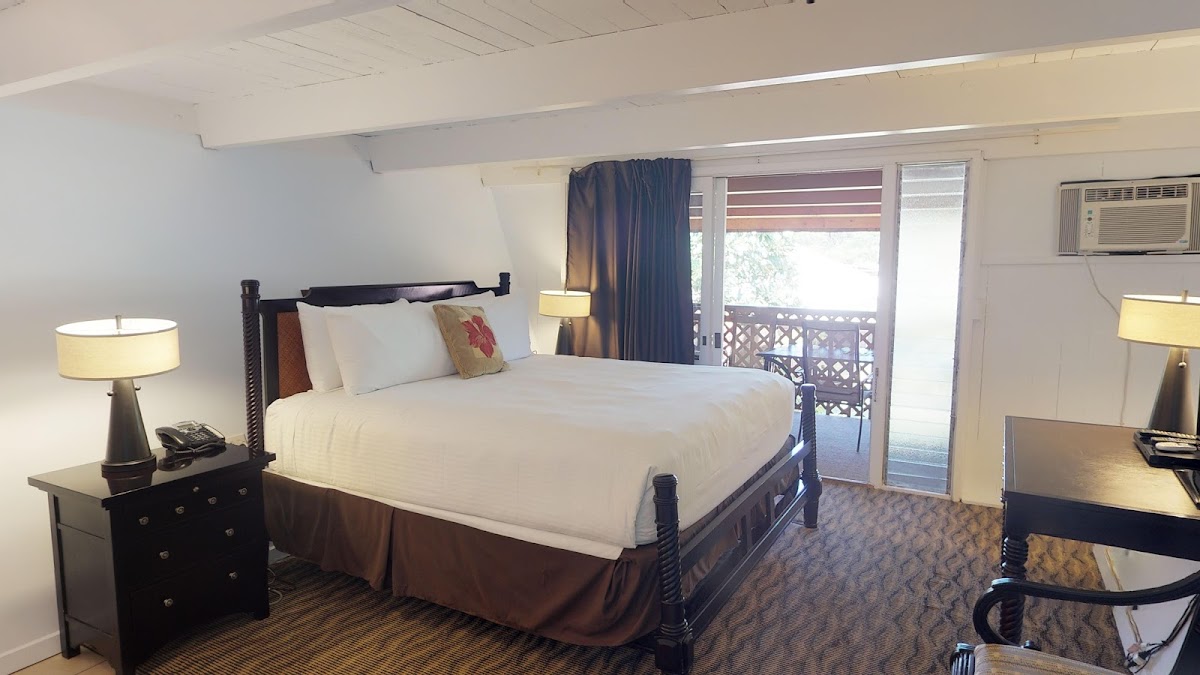 Hotel room photo 9