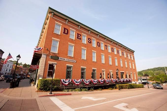 DeSoto House Hotel