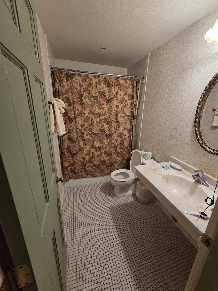 Hotel room photo 3