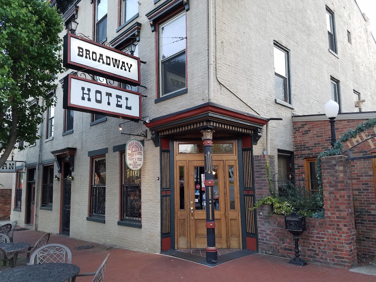 Historic Broadway Hotel & Tavern