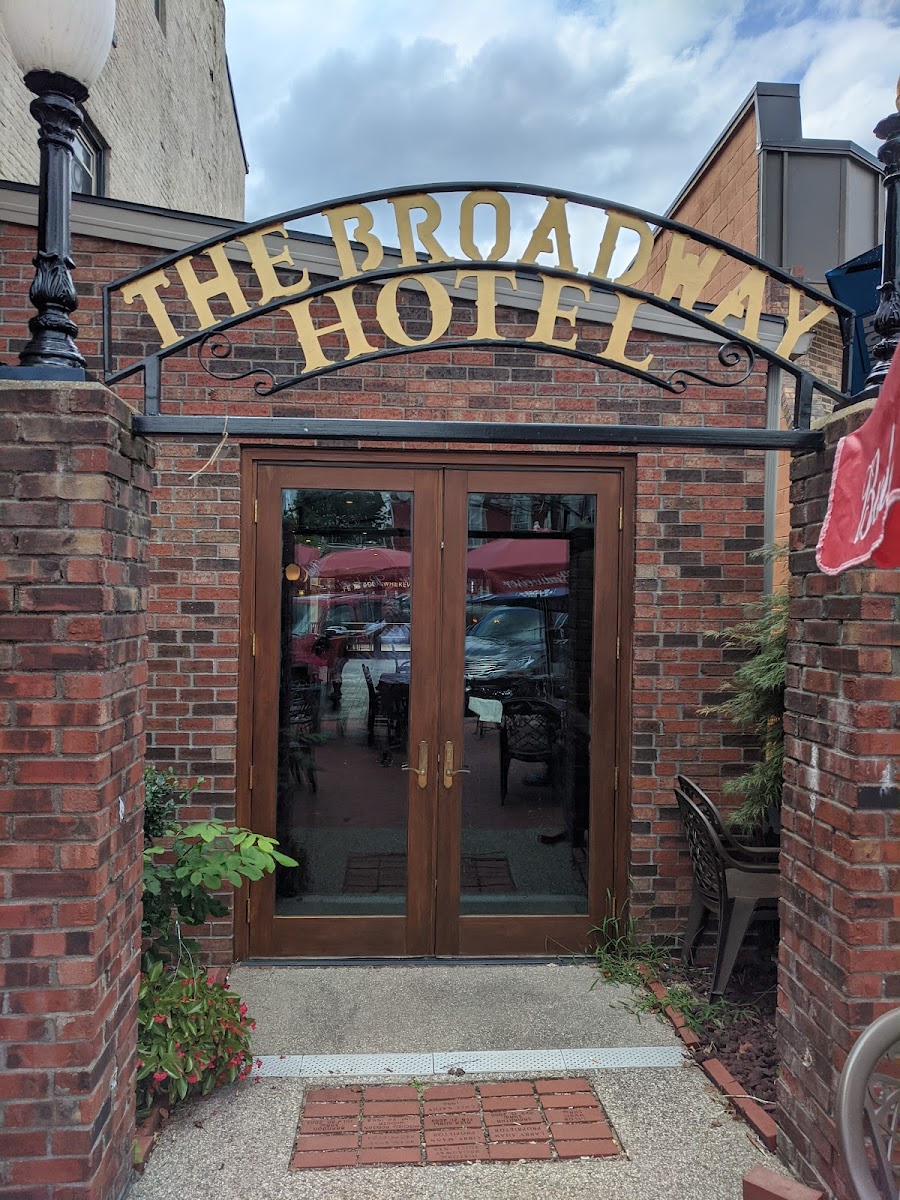 Historic Broadway Hotel & Tavern Photo 2