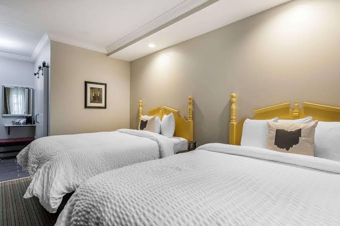 Hotel room photo 1