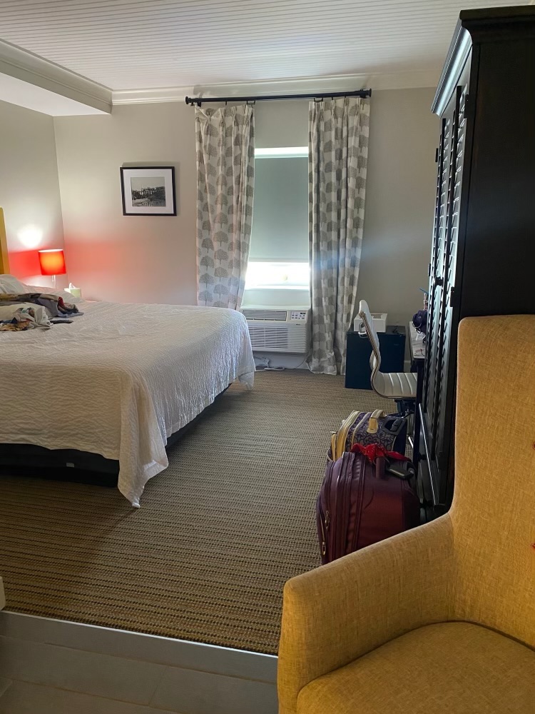 Hotel room photo 10
