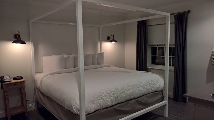 Hotel room photo 6