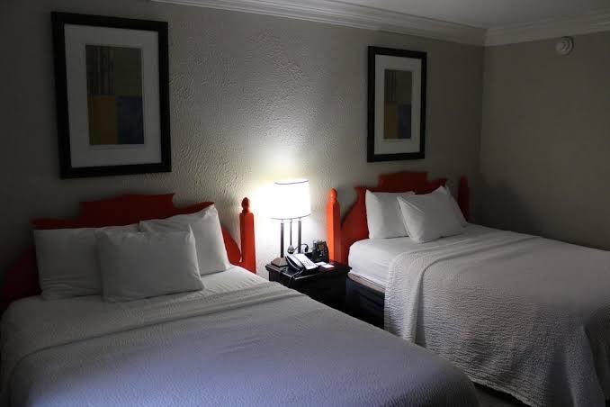 Hotel room photo 7