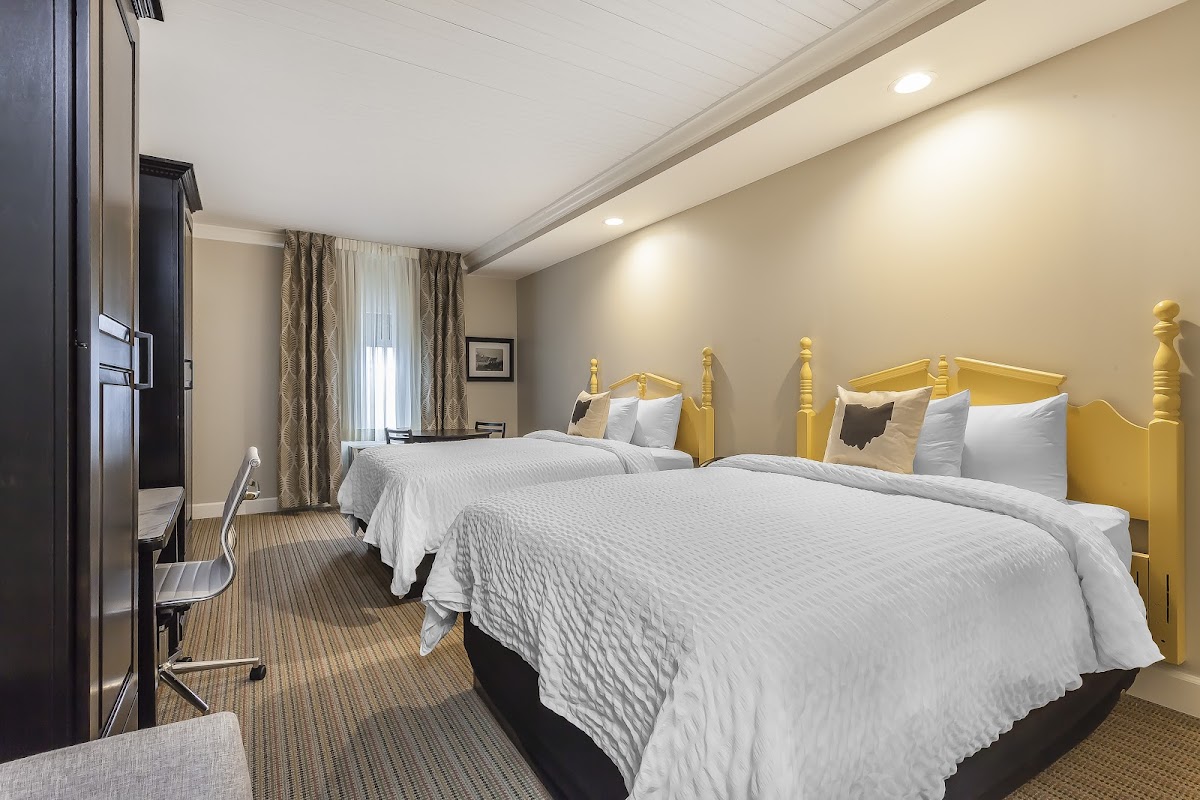 Hotel room photo 8