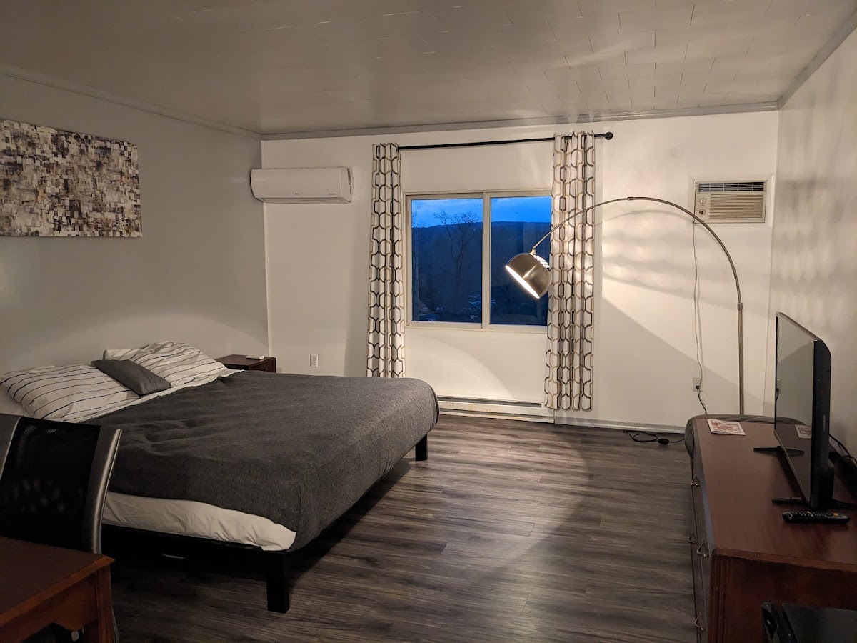 Hotel room photo 1