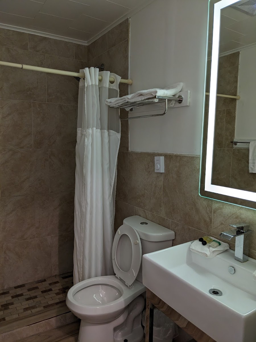 Hotel room photo 5