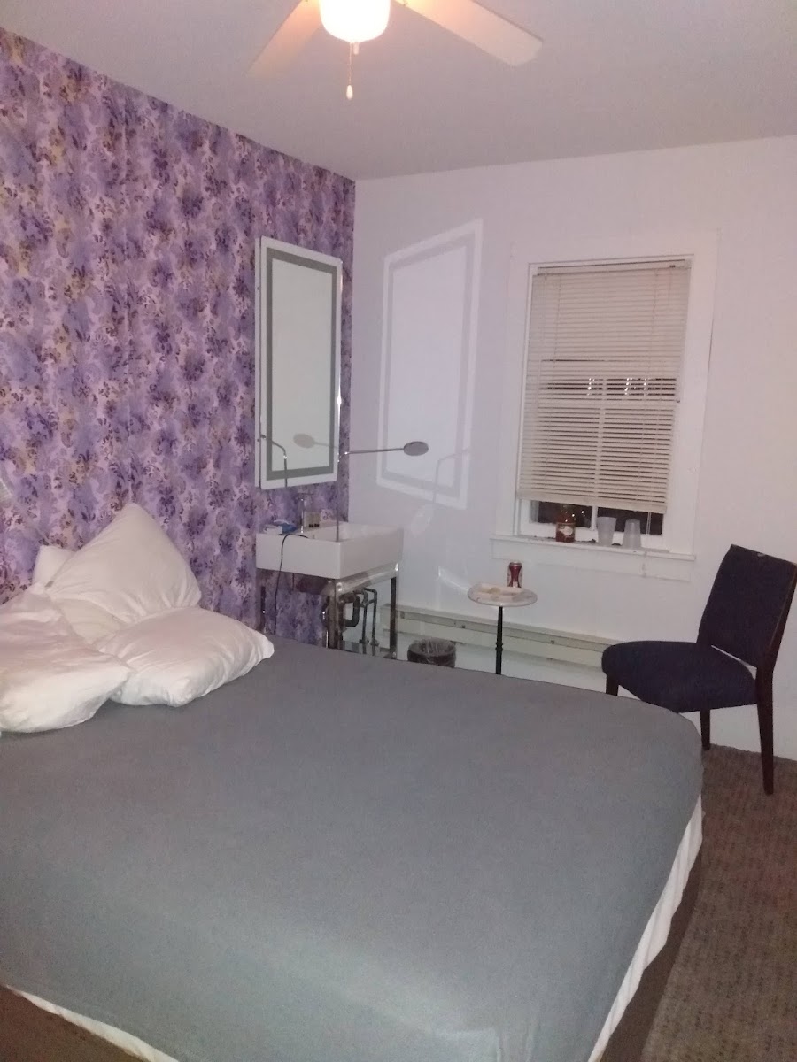 Hotel room photo 6