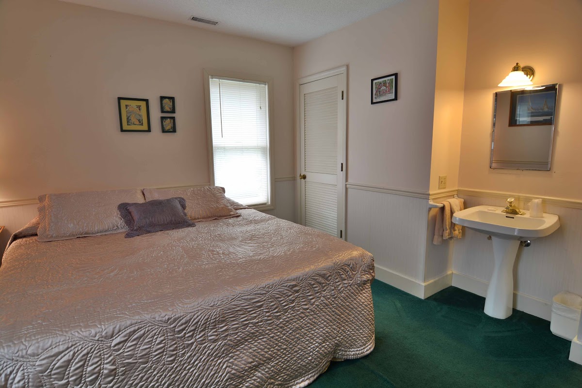 Hotel room photo 4