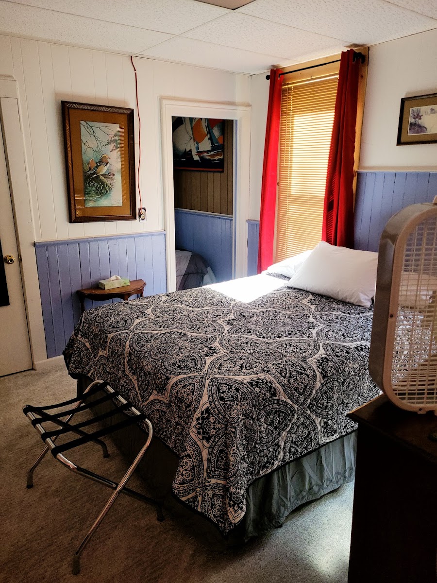 Hotel room photo 5