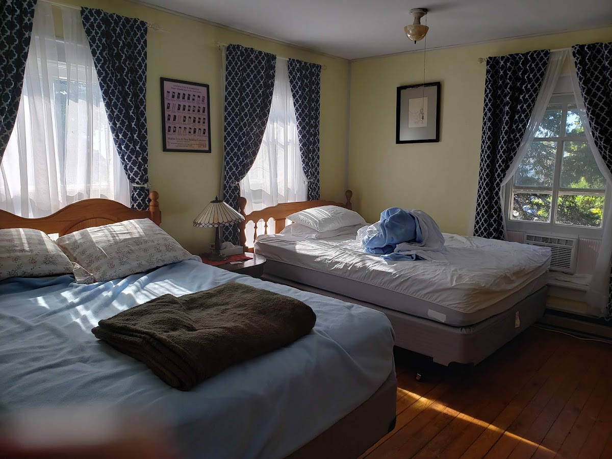 Hotel room photo 6